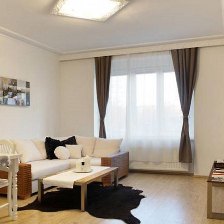 פראג Apartment Argentinska 8 מראה חיצוני תמונה